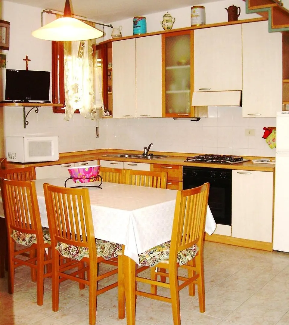 Apartment In Rosolina Mare 33096