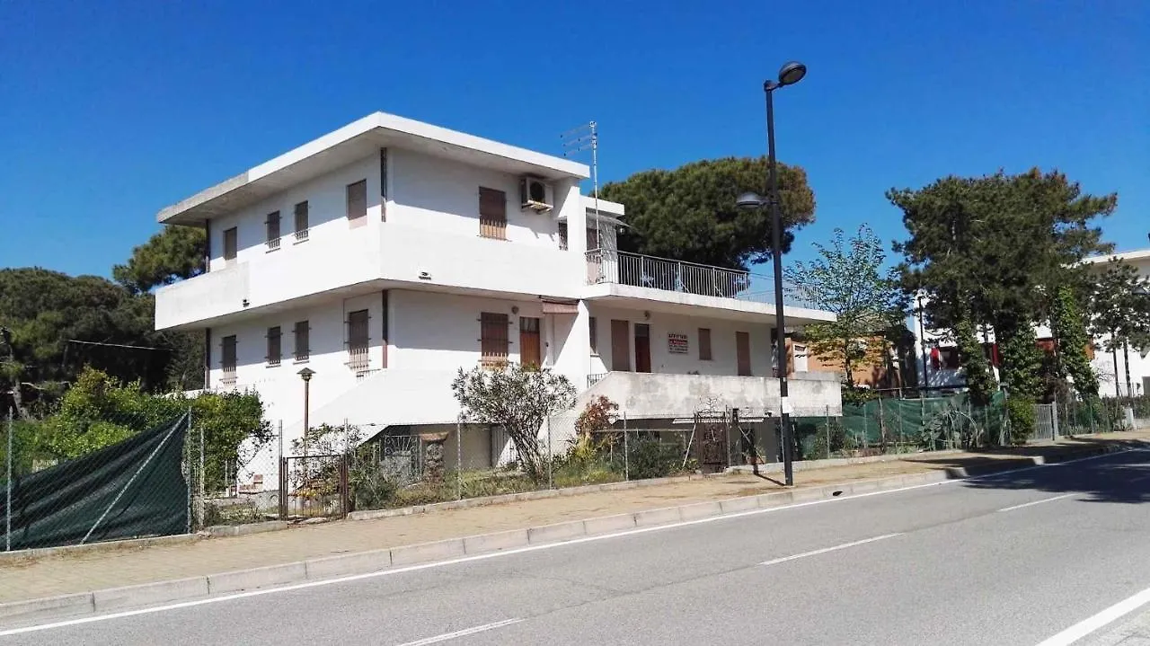Apartment In Rosolina Mare 33096